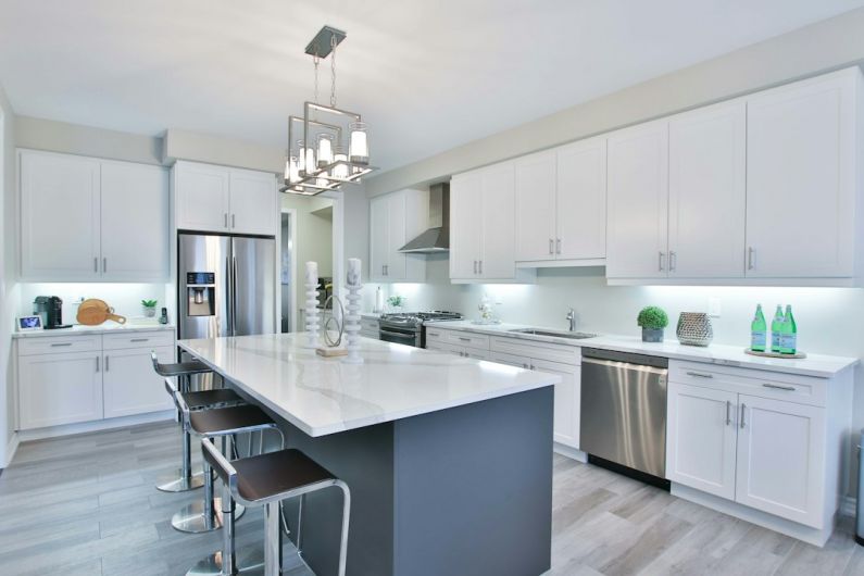 Smart Kitchen - rectangular white wooden table