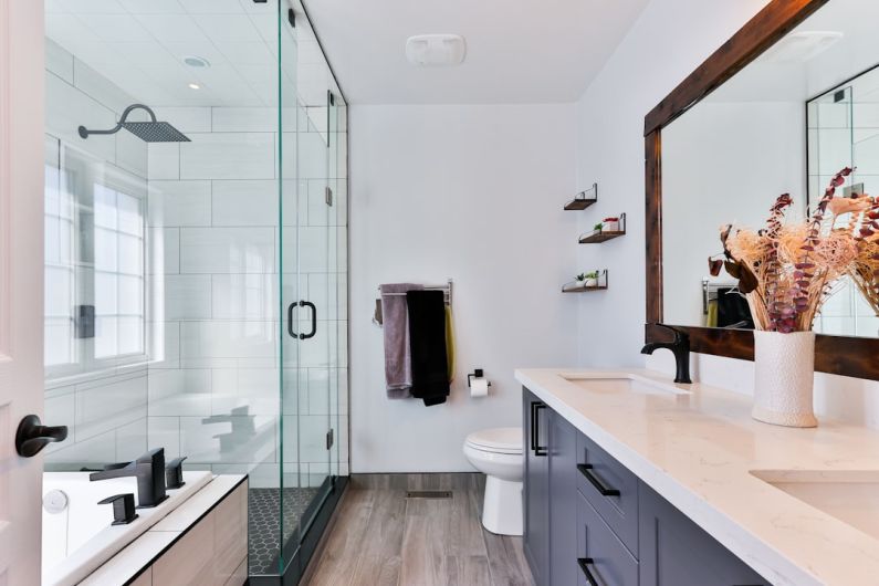 Bathroom - white ceramic sink near white ceramic sink